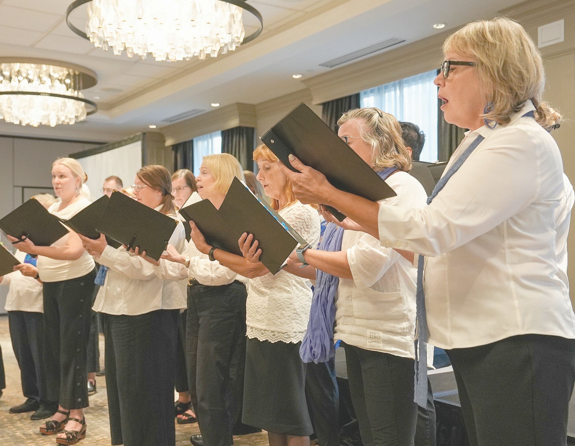 The Suomi 100 choir performing