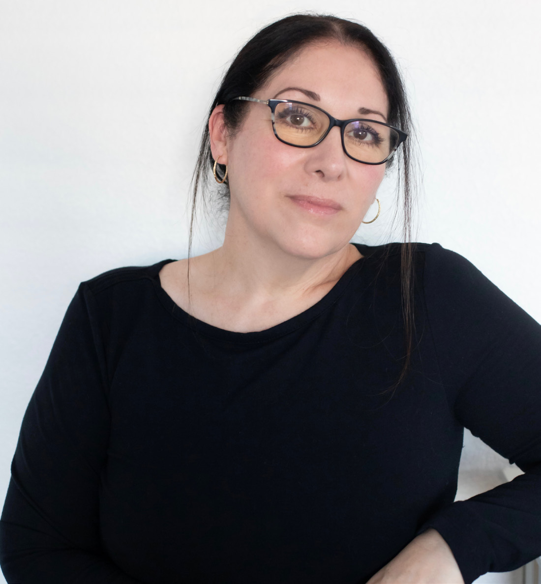 Portrait of Maria Aparicio, founder of Sol Beauty Company